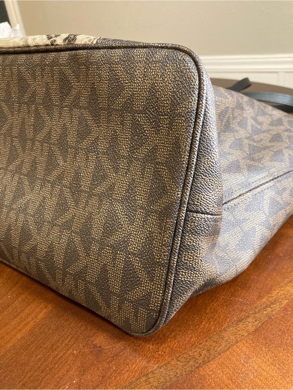 Michael Kors Jet Set Travel Tote | Signature MK Python Print | Chala Owl Charm - Picture 9 of 15